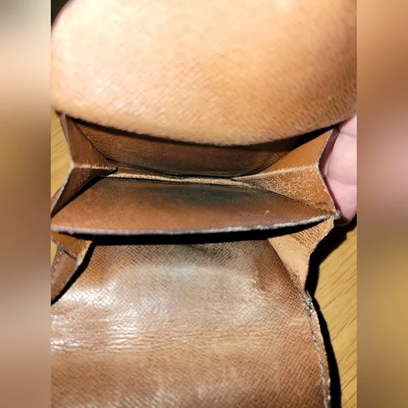 Louis Vuitton Vintage Monogram Round Coin Pouch - Picture 11 of 11